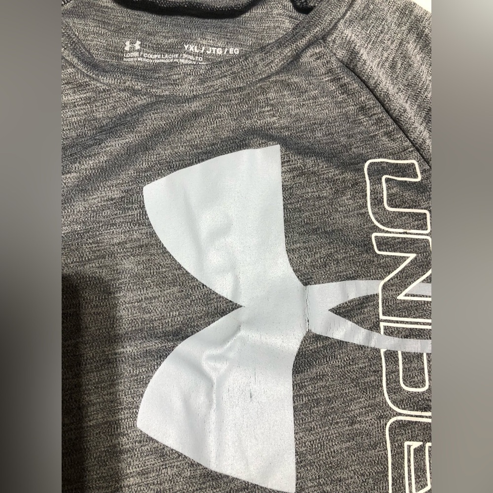 Boys Under Armour Gray Long Sleeve Tee - Picture 2 of 2